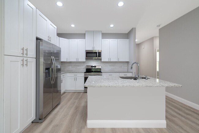 Foto del edificio - Brand new duplex for rent !