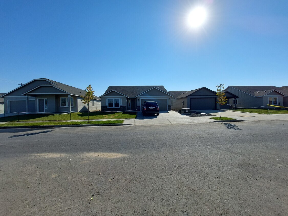 Primary Photo - 1011 Aspen Rd