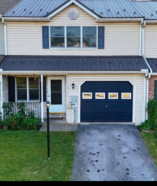 Foto principal - 209 Baker and Russell Dr