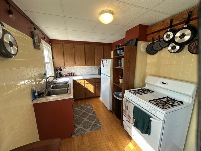 Building Photo - 45 Ledward Ave
