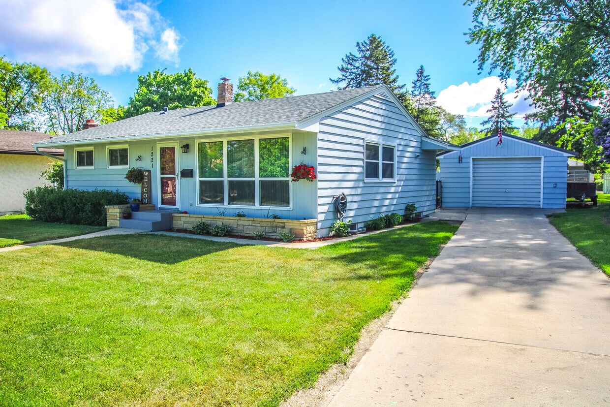 1221 Lark St, Alexandria, MN 56308 House Rental in Alexandria, MN