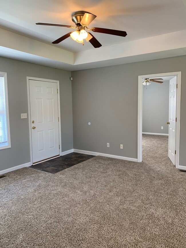 Building Photo - Prime Location! Beautiful 3Br/2 BA Just Minutes from Post!?