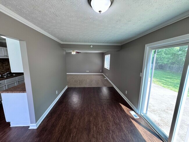 Building Photo - 1318 Westridge-4 Bed/2.5 Bath in Greenwood