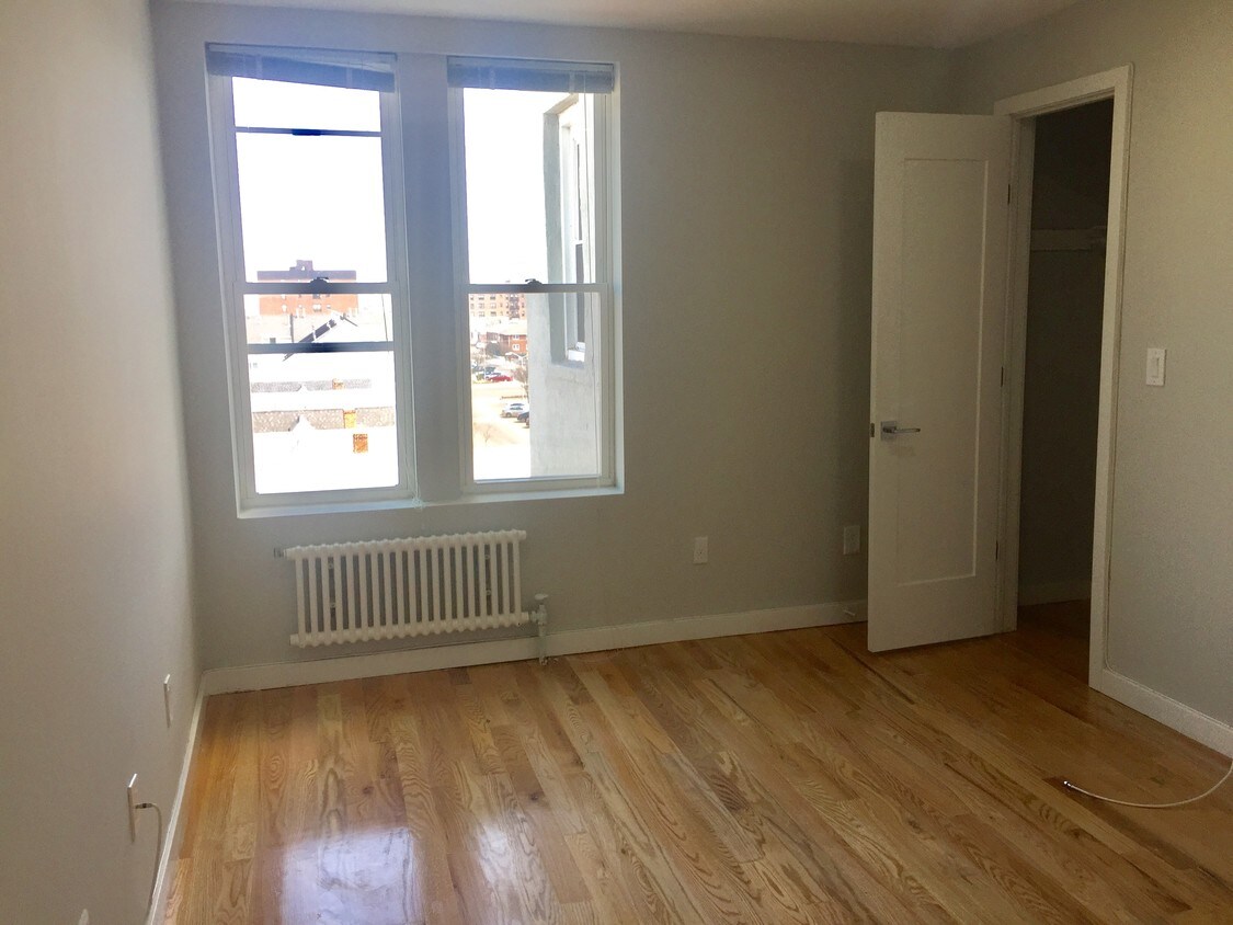 Primary Photo - 215 E Broadway