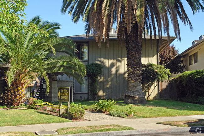 Building Photo - The Villas