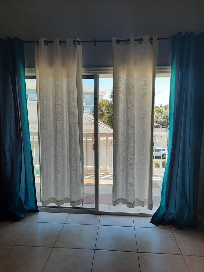 Spacious balcony on top 3rd floor - 6826 Stones Throw Cir N