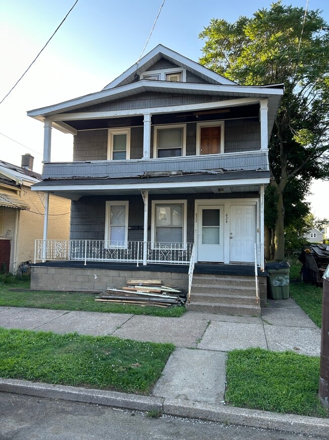 Building Photo - 624 E 24th St