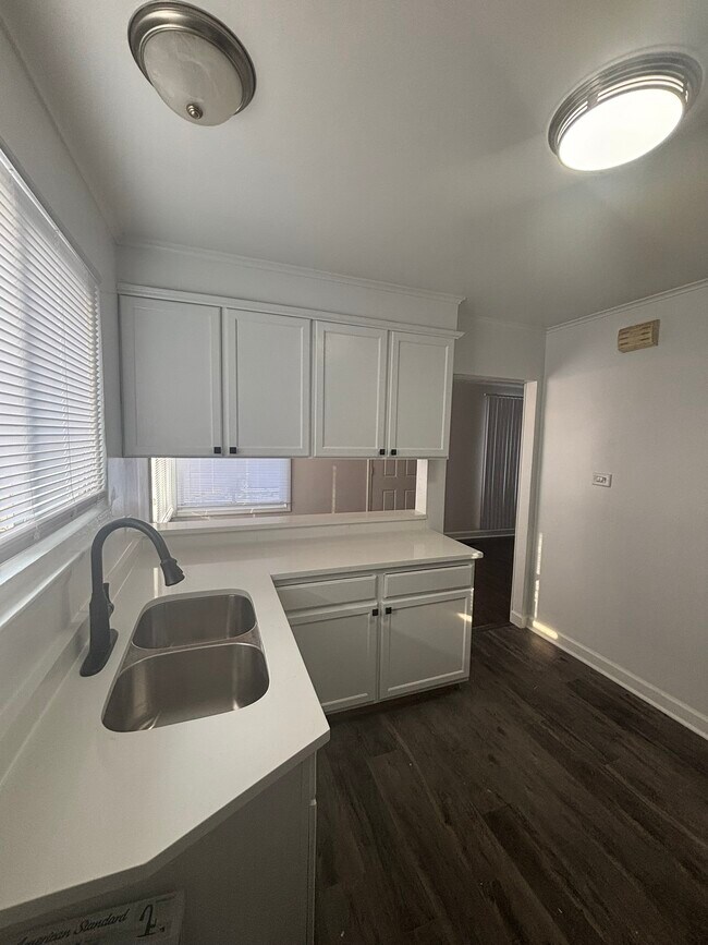 Foto del edificio - 14311 Woodlawn Ave