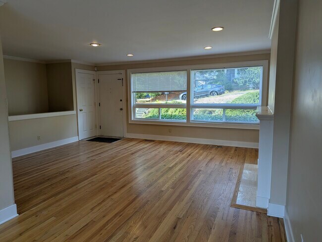 Building Photo - 145 NE 159th St
