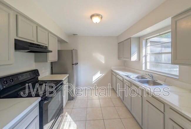 Building Photo - 6291 Dickens Dr