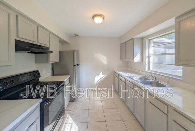 Foto del edificio - 6291 Dickens Dr