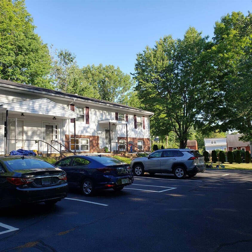 10 Cedar Ln, Berwick, ME 03901 Room for Rent in Berwick, ME