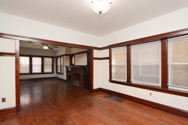 Foto del edificio - 2311 W Diversey Ave