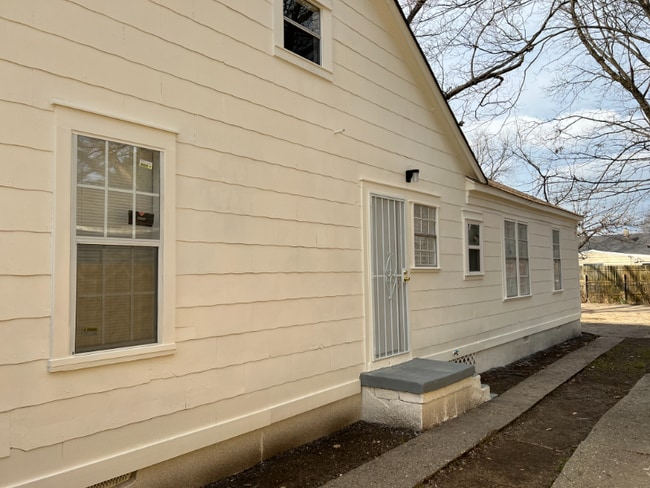 Photo - 2428 Lamar Cir Townhome