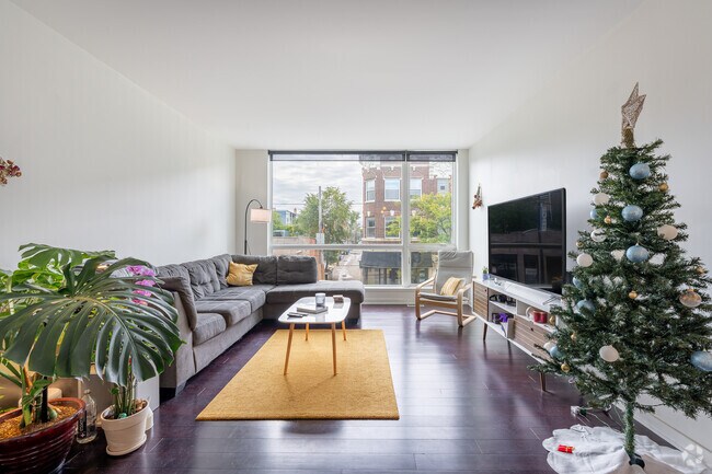 2BR, 2BA - 1142SF - 1244 W Devon Ave