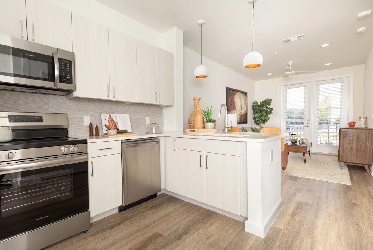 Foto principal - 1690 North Loop