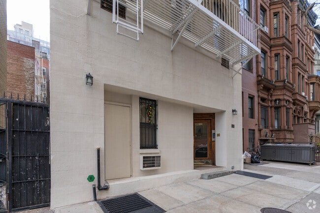 Building Photo - 2 W 90th St