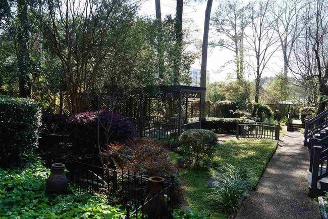 Building Photo - 1328 Roxbury Ct