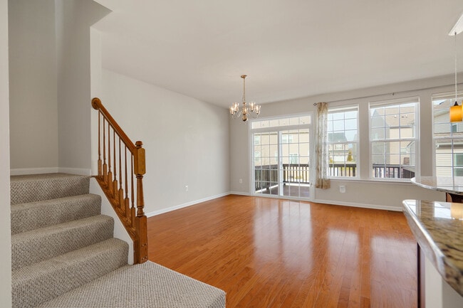 Building Photo - 6 Lamplighter Ln