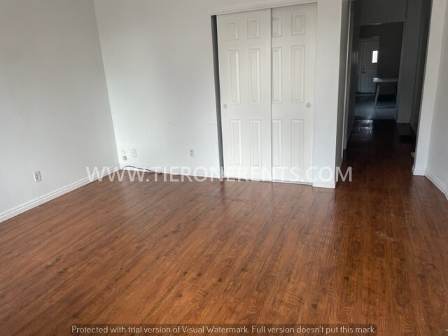 Foto del edificio - 745 Hawthorne Avenue South