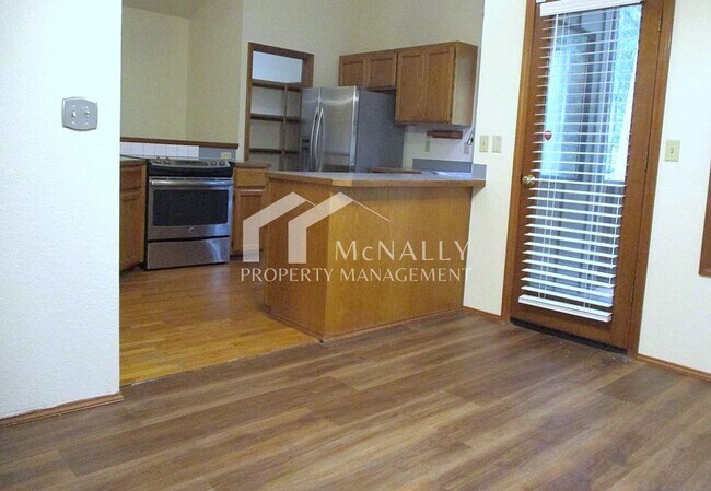 Building Photo - Beautiful 4 Bedroom 2.75 Bathroom Home in ...