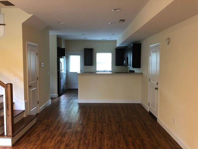 Foto del edificio - 3 Bed 2 Bath Single Family Home - Students Welcome!