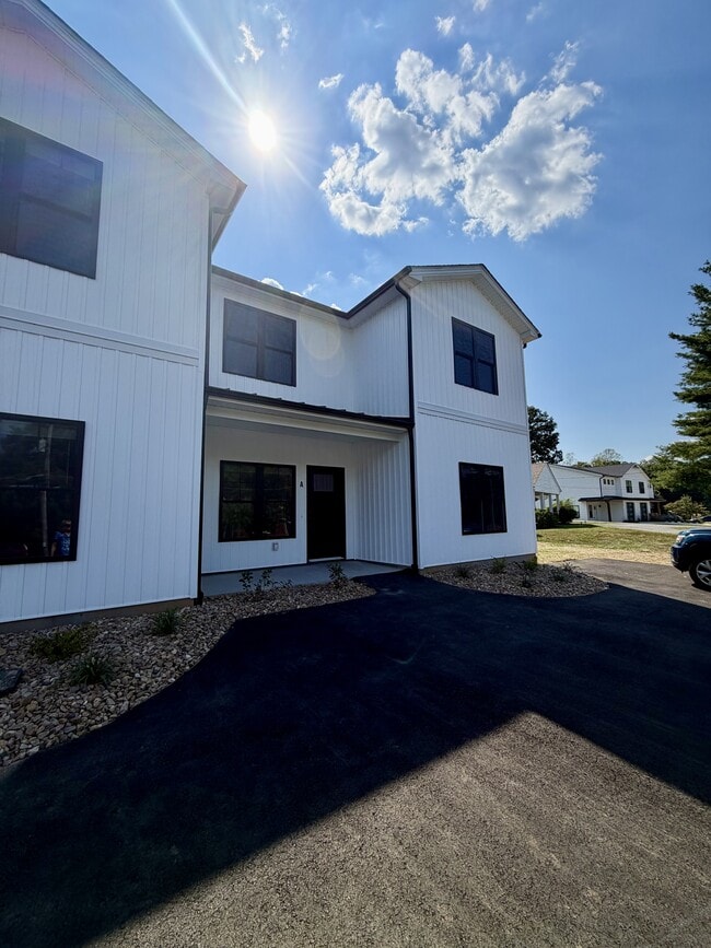 Building Photo - 118 Beechwood Dr