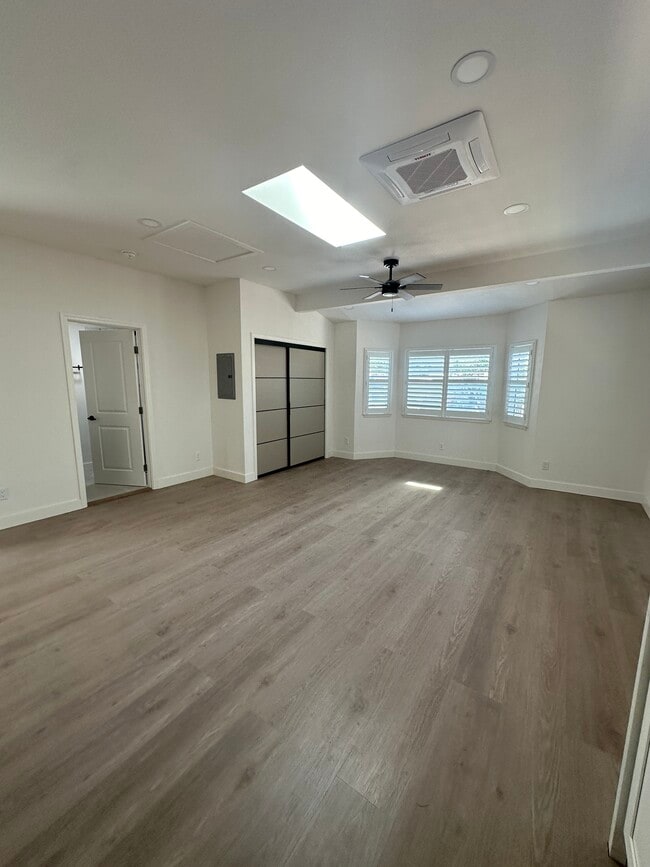 Building Photo - 641 Toyon Ave