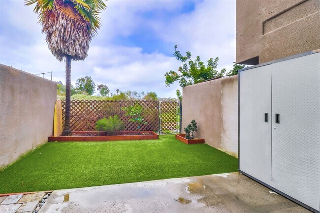 Building Photo - 2 br, 2.5 bath Townhome - 3052 Rue D’Orleans