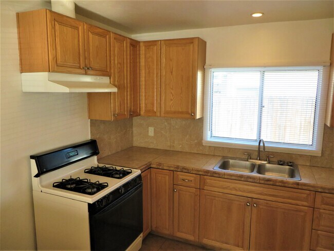 Foto del edificio - 323 W Glenoaks Blvd