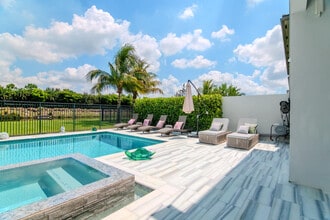 Building Photo - 8305 Fishhawk Falls Ct