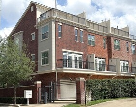 Building Photo - 1669 Richmond Ave