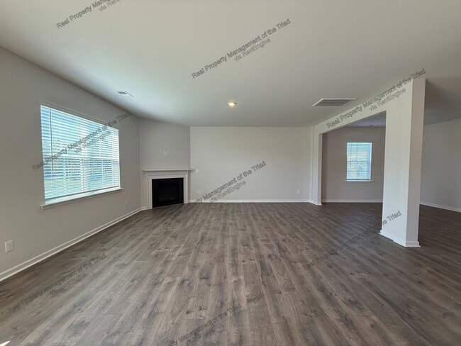 Building Photo - 122 Longleaf Ct