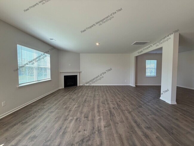 Foto del edificio - 122 Longleaf Ct