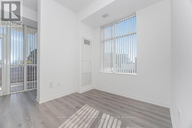 Photo du bâtiment - 28 Interchange Wy