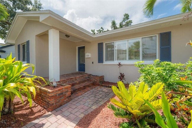 Building Photo - 4620 W Beach Park Dr