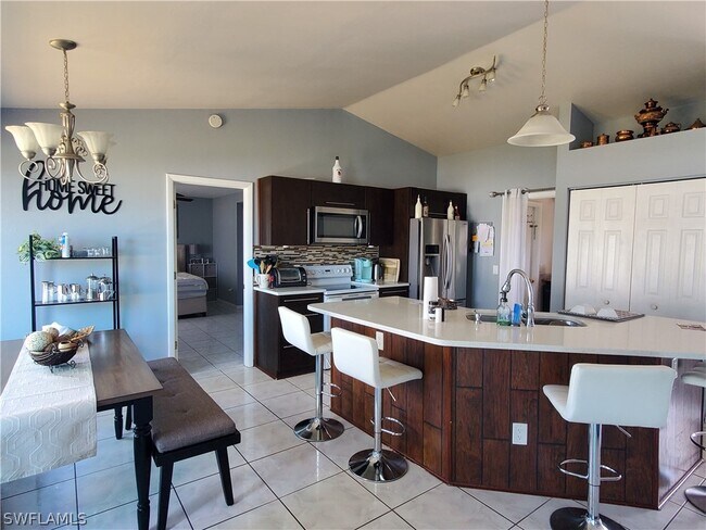 Foto del edificio - 3410 SW 11th Ct