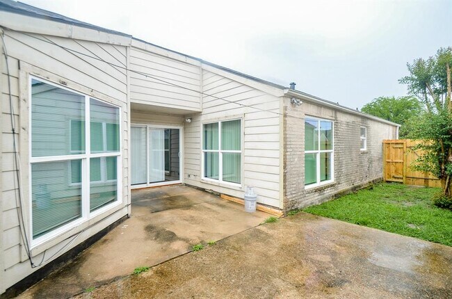 Foto del edificio - 7703 Quail Meadow Dr