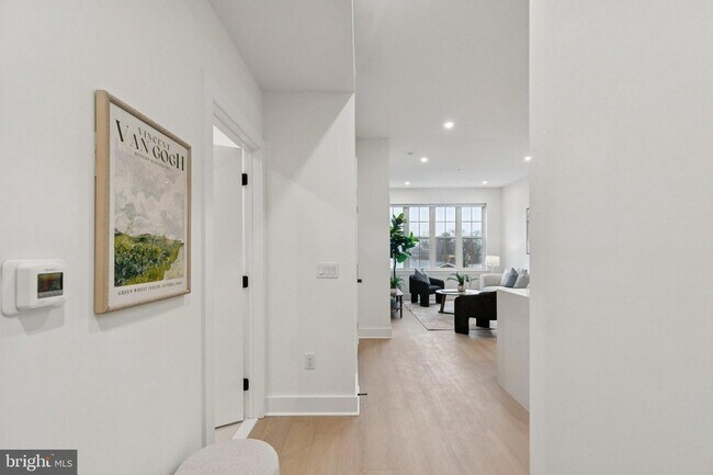 Foto del edificio - 30 W Allens Ln