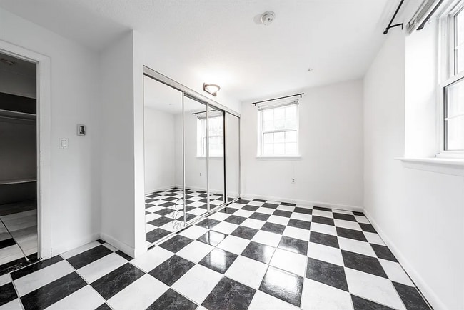 Foto del edificio - 10 Colonial Village Dr