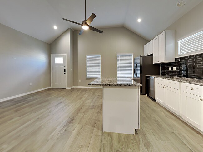 Foto del edificio - 16855 Balmoral St