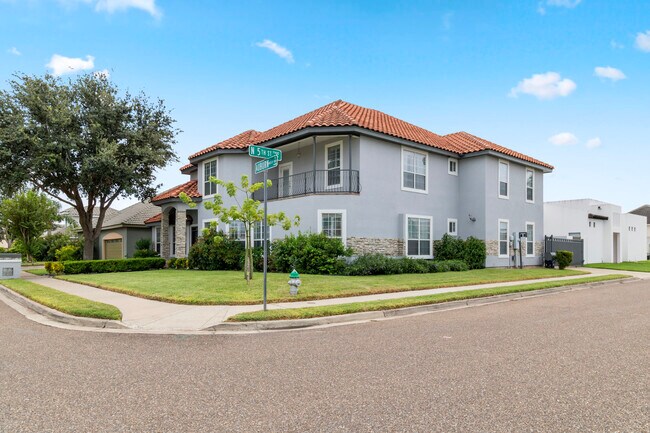 Building Photo - 413 Auburn St