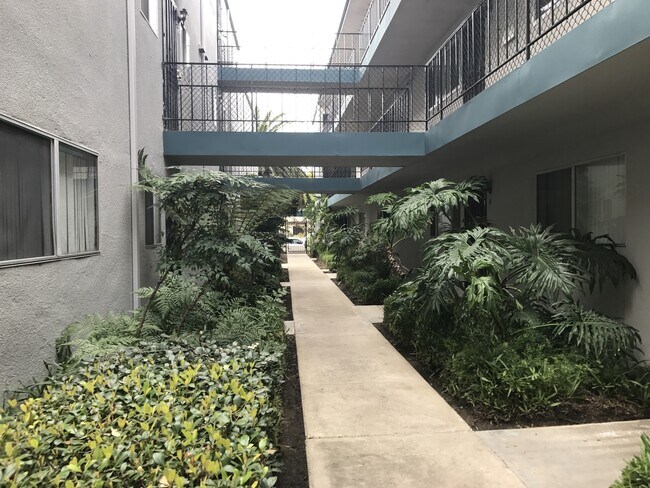 Foto del edificio - 3 Bedroom Clairemont Condo in Gated Community