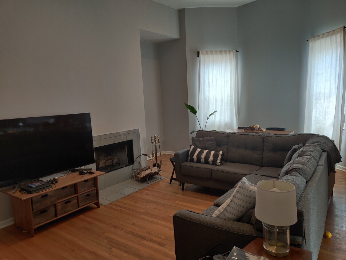 Sala de estar/comedor - 1222 E 64th St