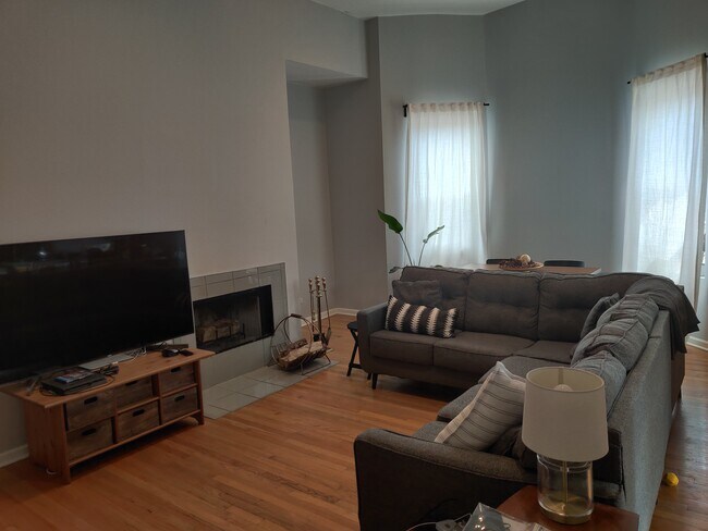 Living/dining room - 1222 E 64th St