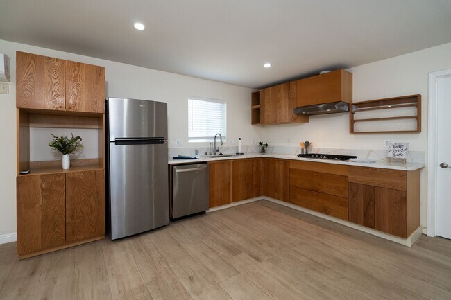 Building Photo - 449 Norumbega Dr