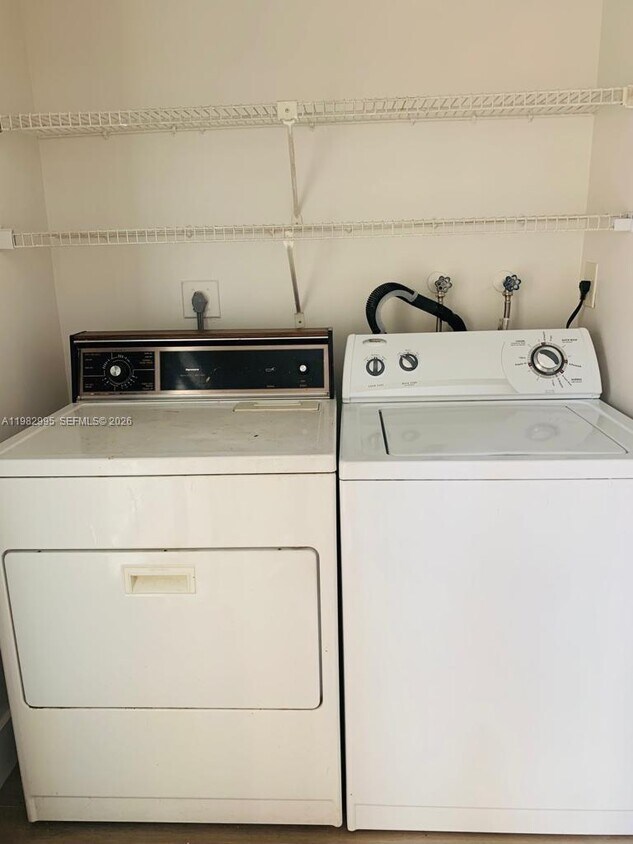 Foto del edificio - 1900 SW 121st Ct