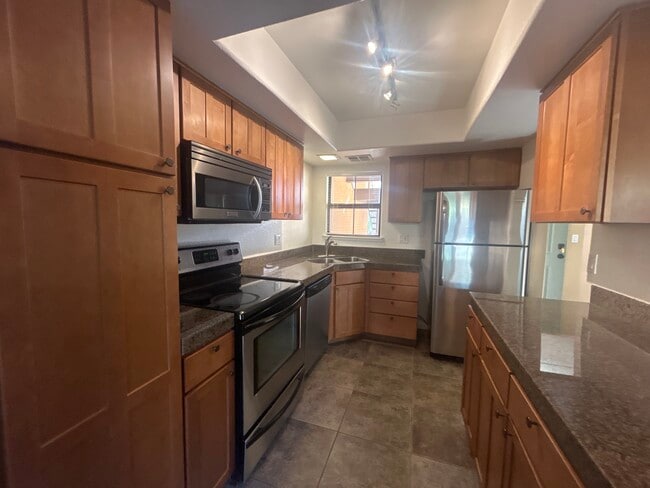 Cocina - 6651 N Campbell Ave