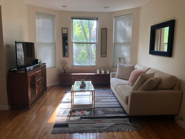 Building Photo - 3234 N Whipple St