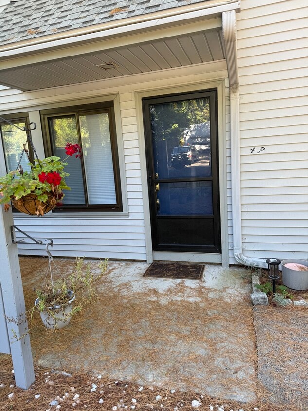 Photo - 4 Staunton Ct (Farmington, CT)